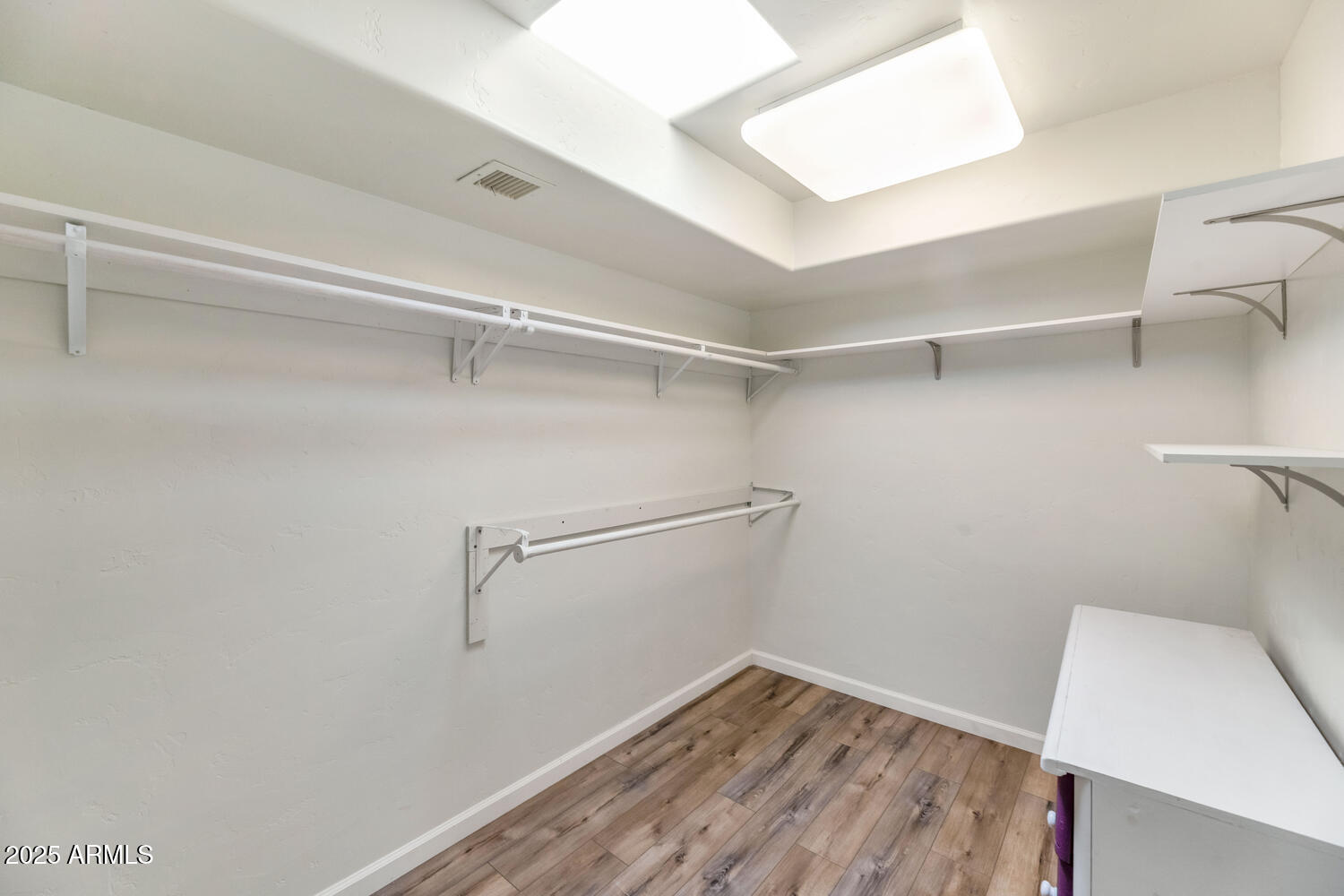 1035 N VISTA VERDE