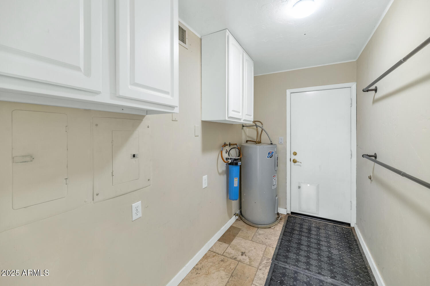 1035 N VISTA VERDE