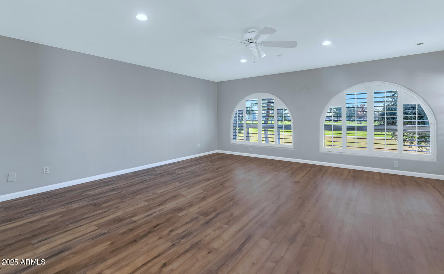 1035 N VISTA VERDE