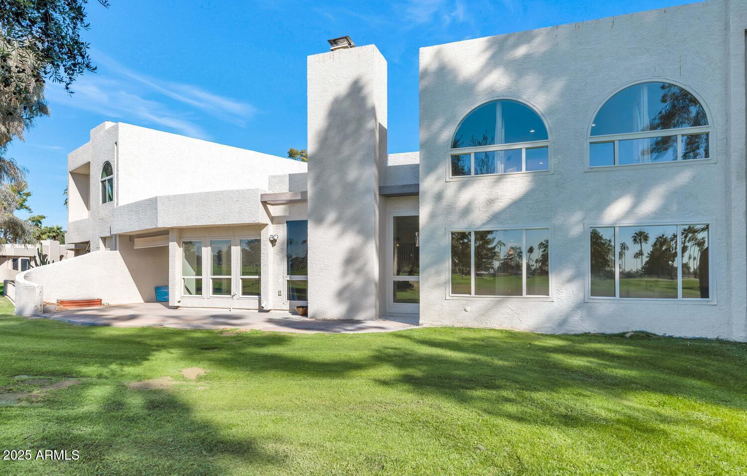 1035 N VISTA VERDE