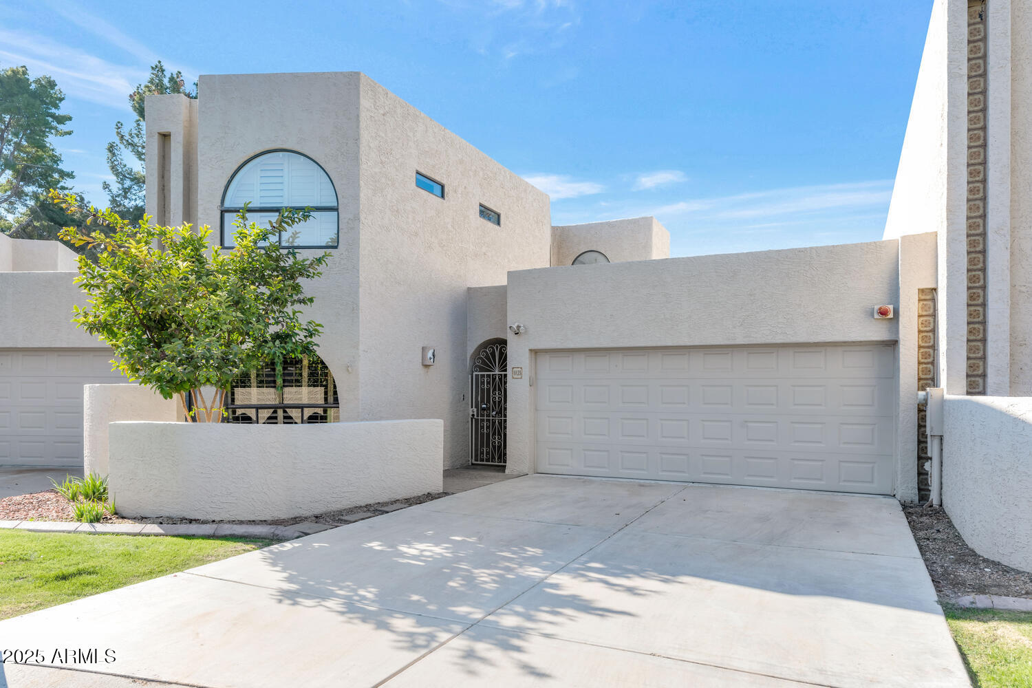 1035 N VISTA VERDE