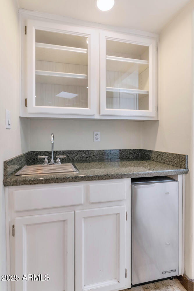 1035 N VISTA VERDE