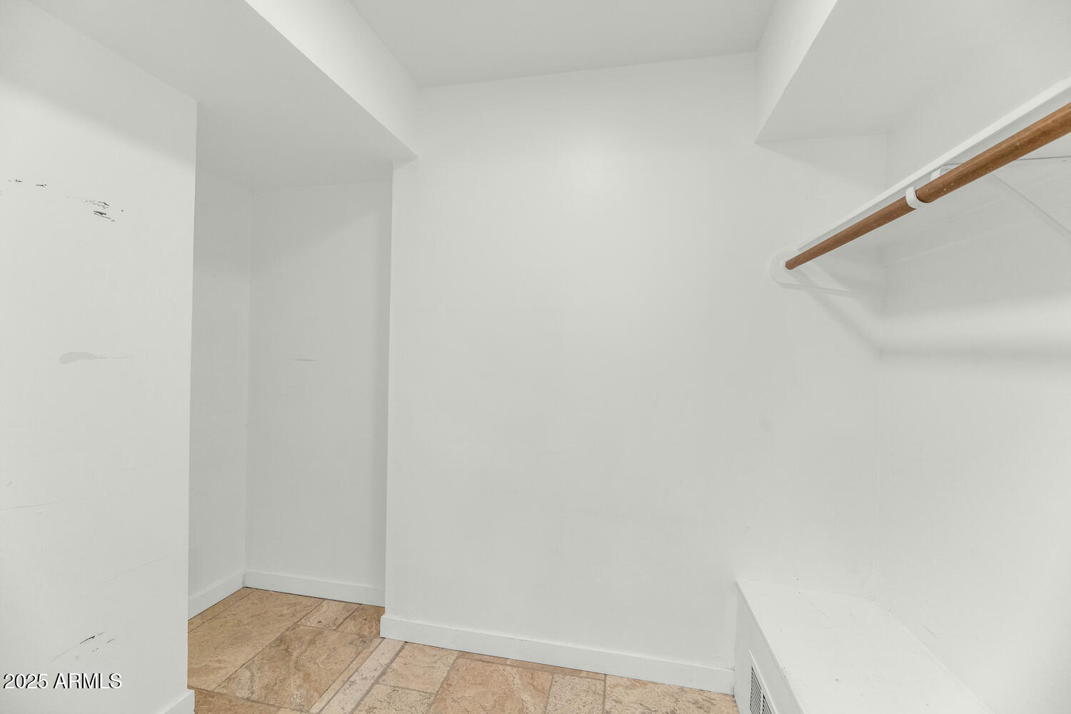 1035 N VISTA VERDE