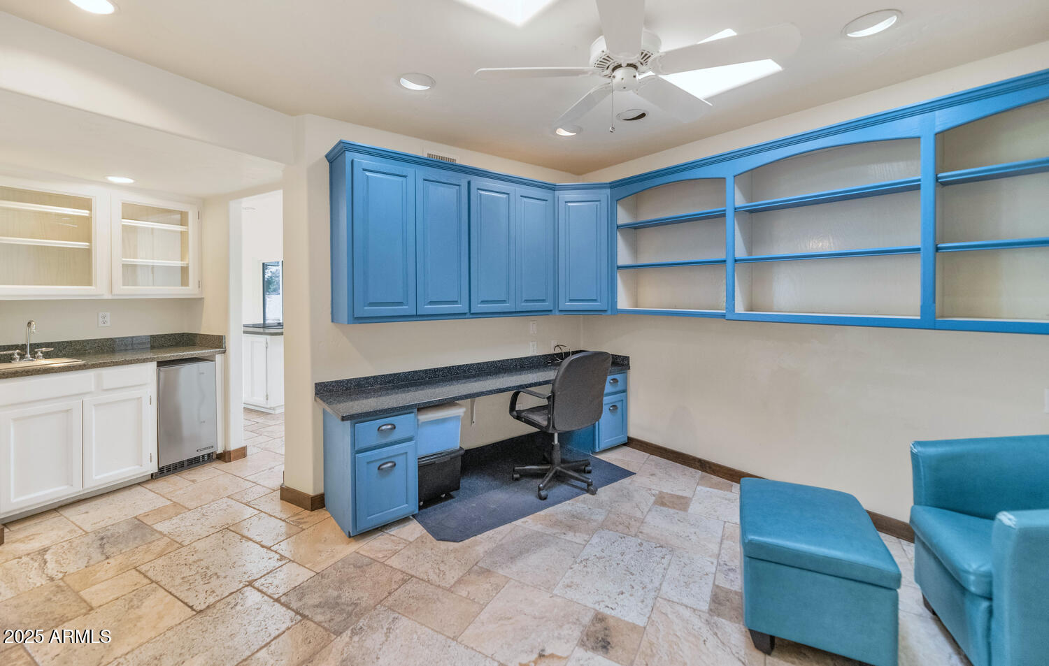 1035 N VISTA VERDE
