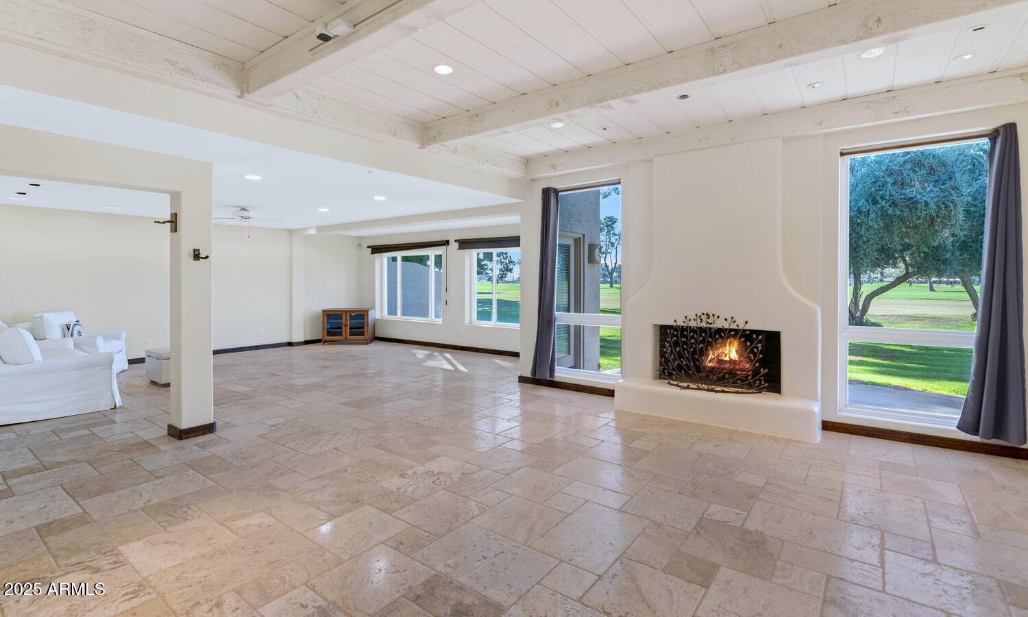 1035 N VISTA VERDE