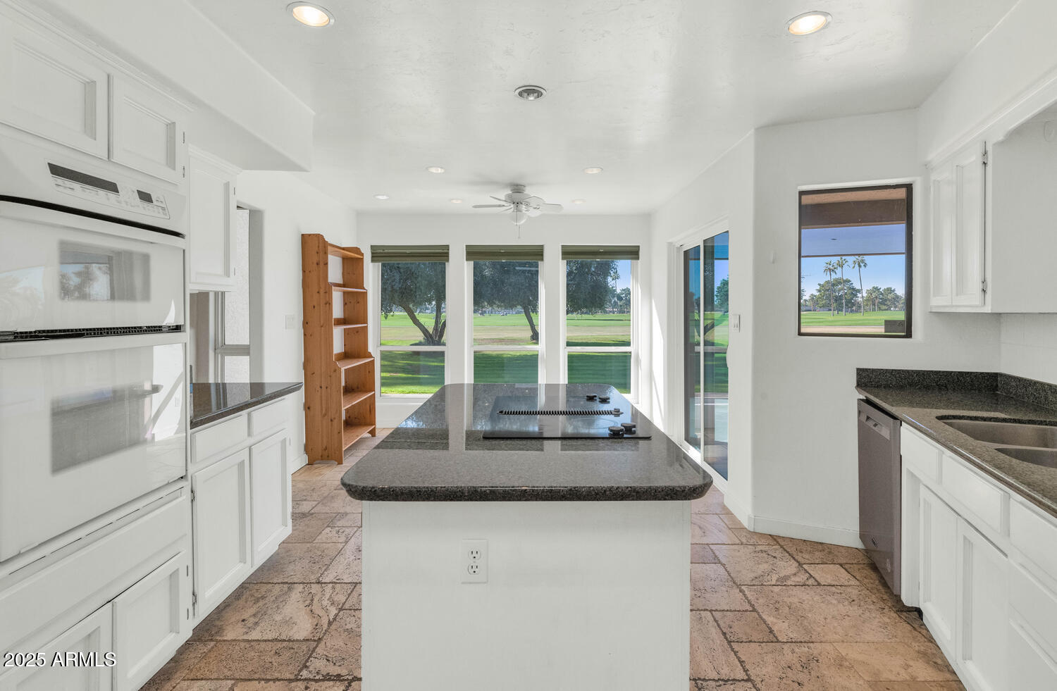 1035 N VISTA VERDE