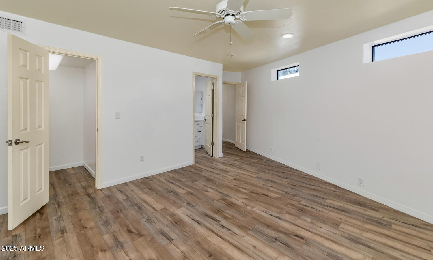 1035 N VISTA VERDE