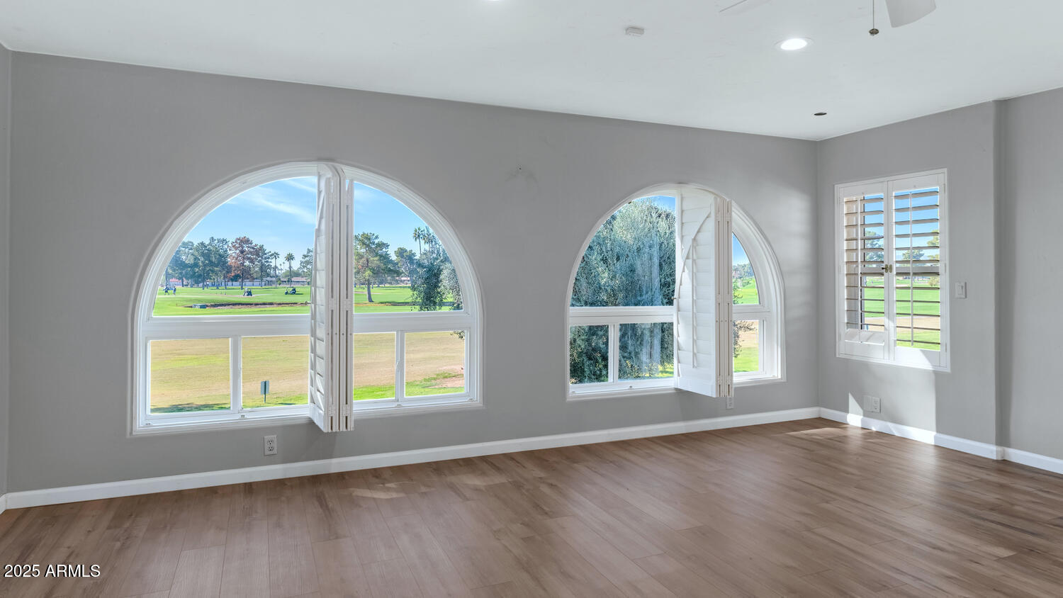 1035 N VISTA VERDE