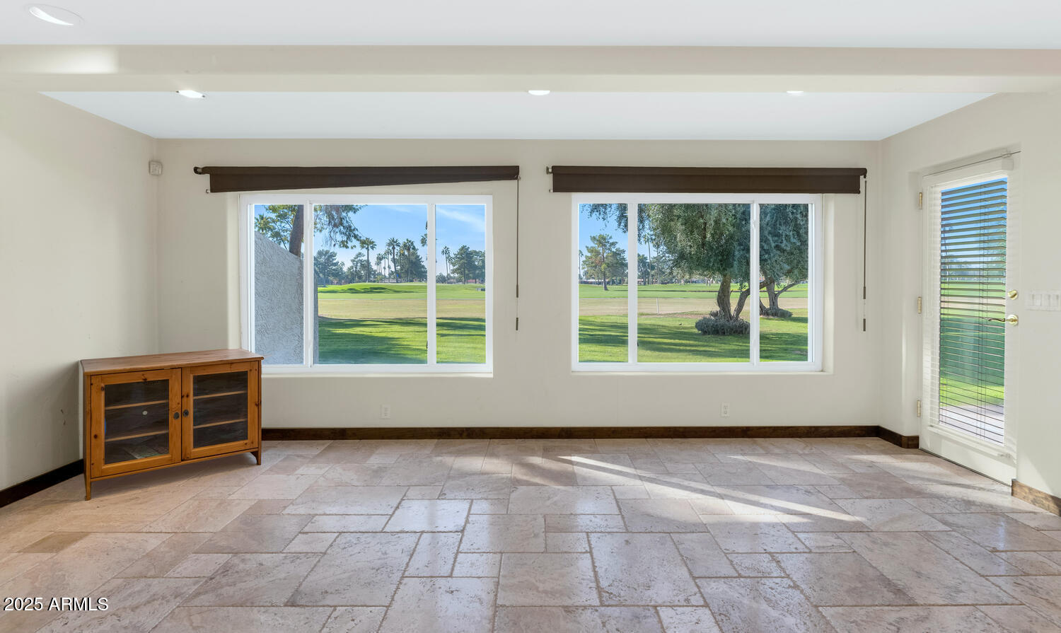 1035 N VISTA VERDE