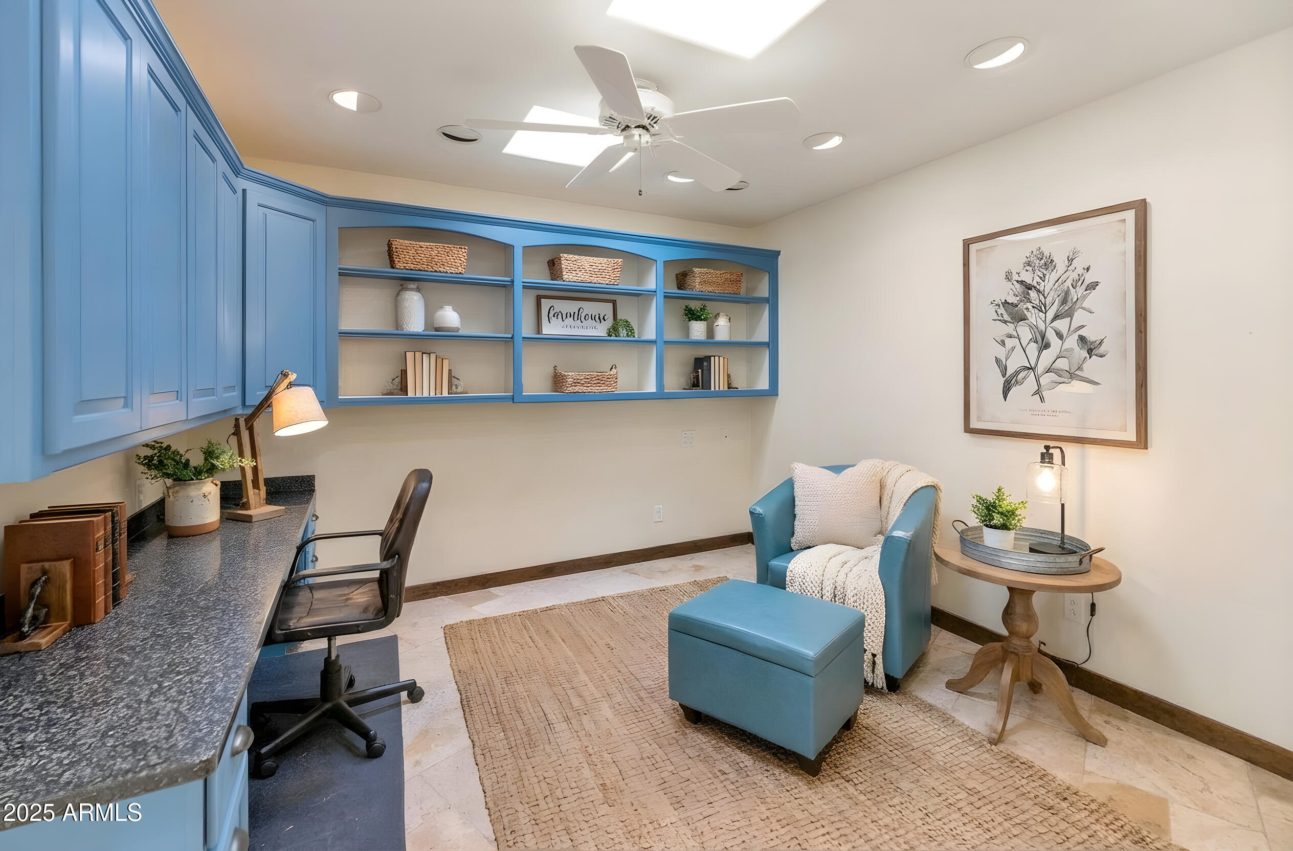1035 N VISTA VERDE