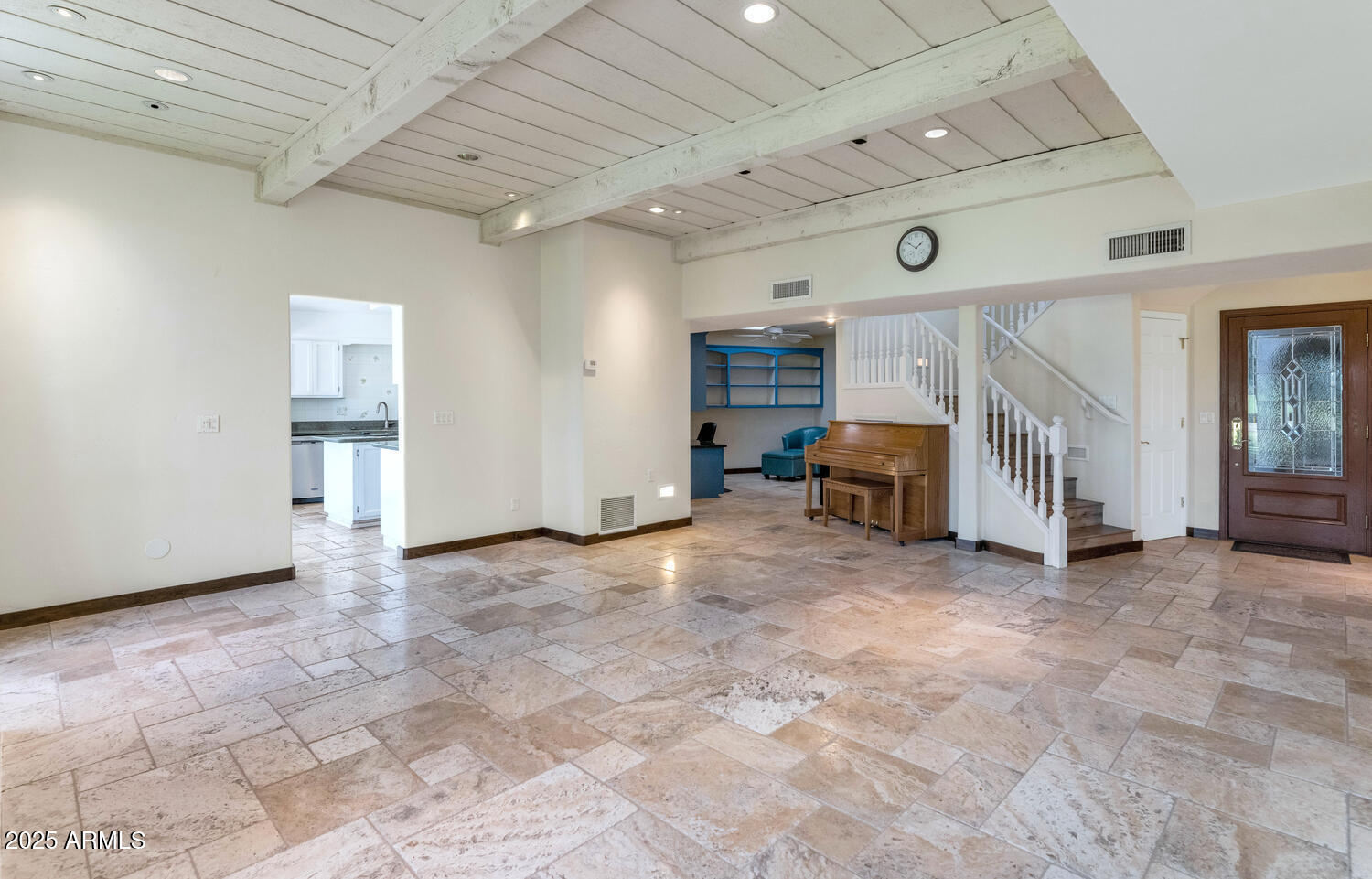 1035 N VISTA VERDE