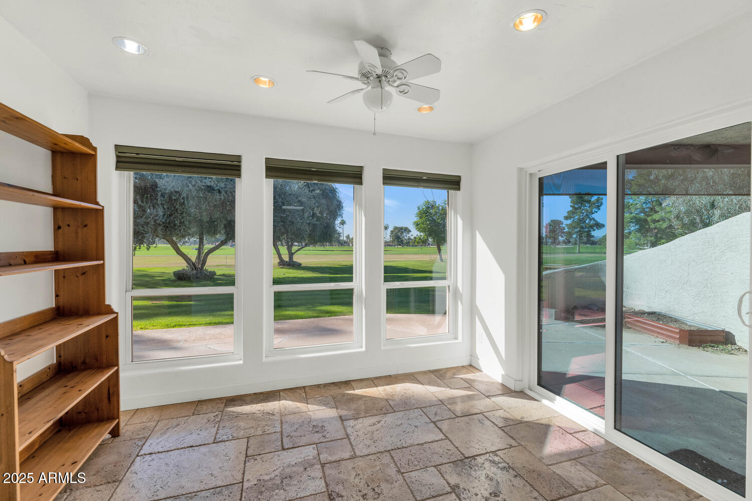 1035 N VISTA VERDE