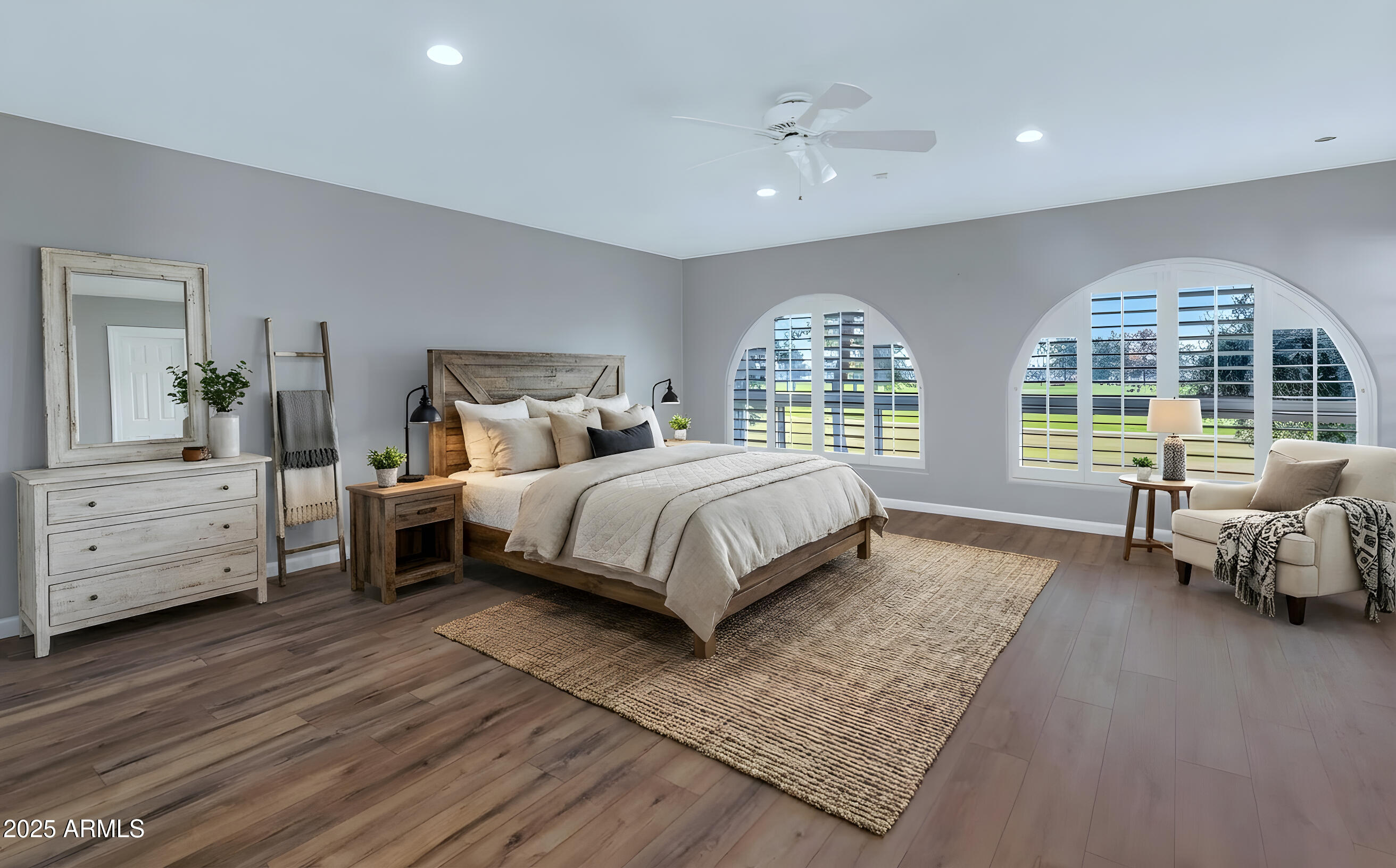 1035 N VISTA VERDE