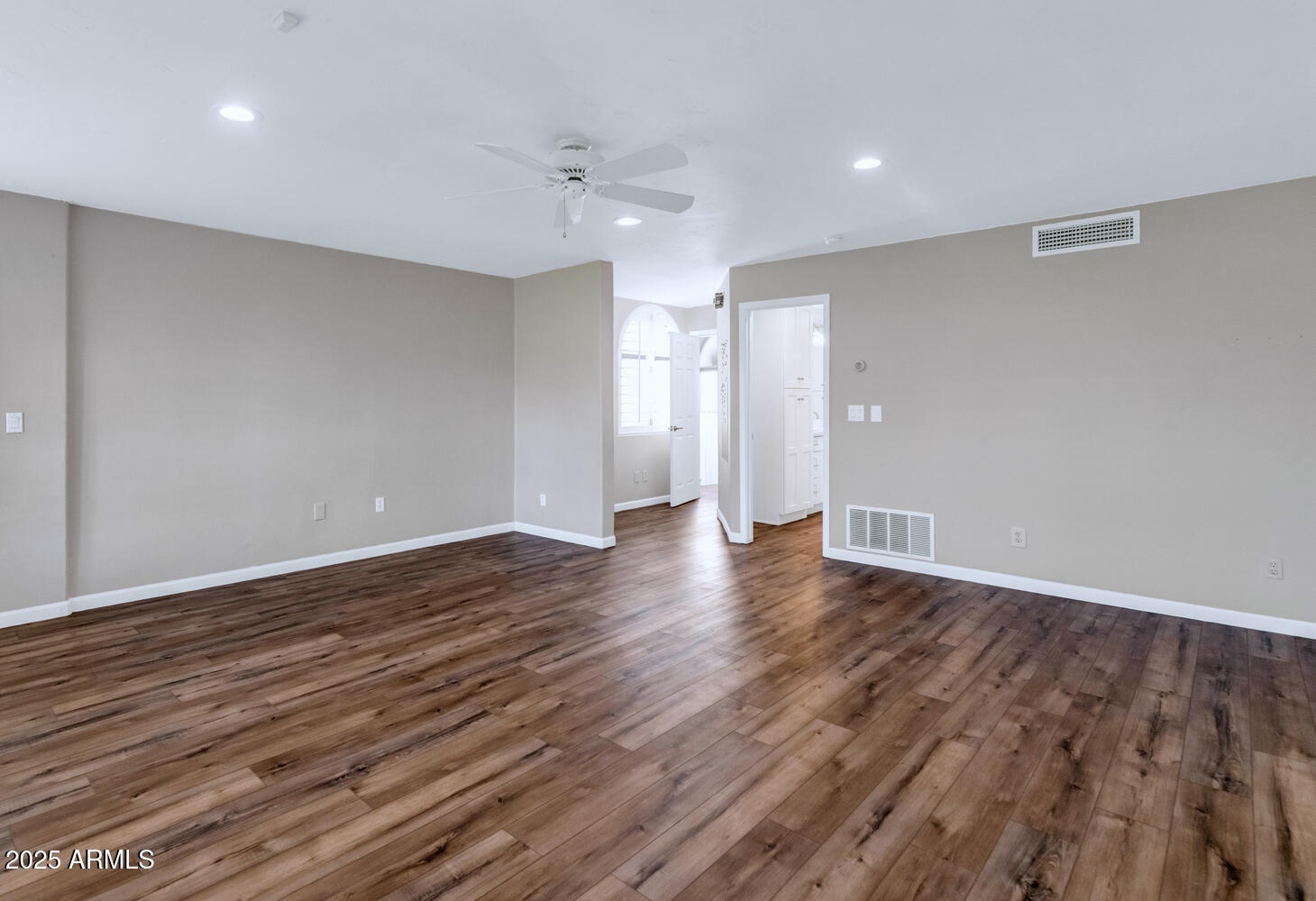 1035 N VISTA VERDE