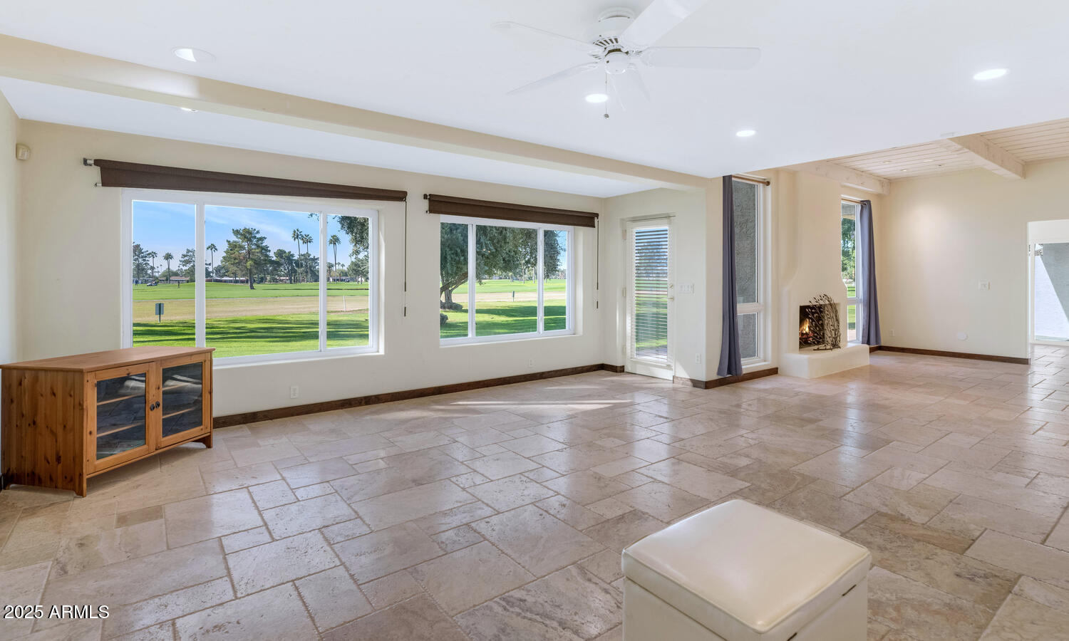 1035 N VISTA VERDE