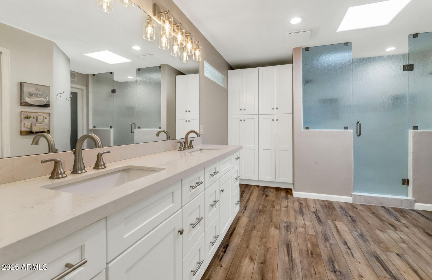 1035 N VISTA VERDE
