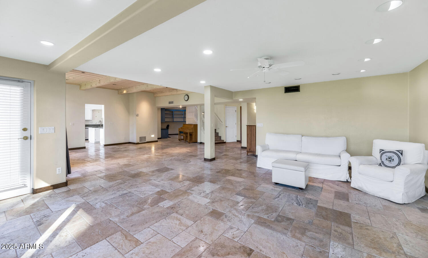 1035 N VISTA VERDE