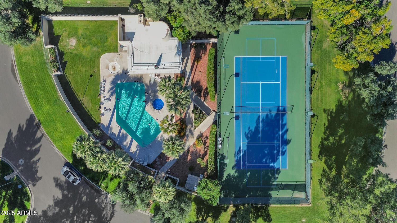 1035 N VISTA VERDE