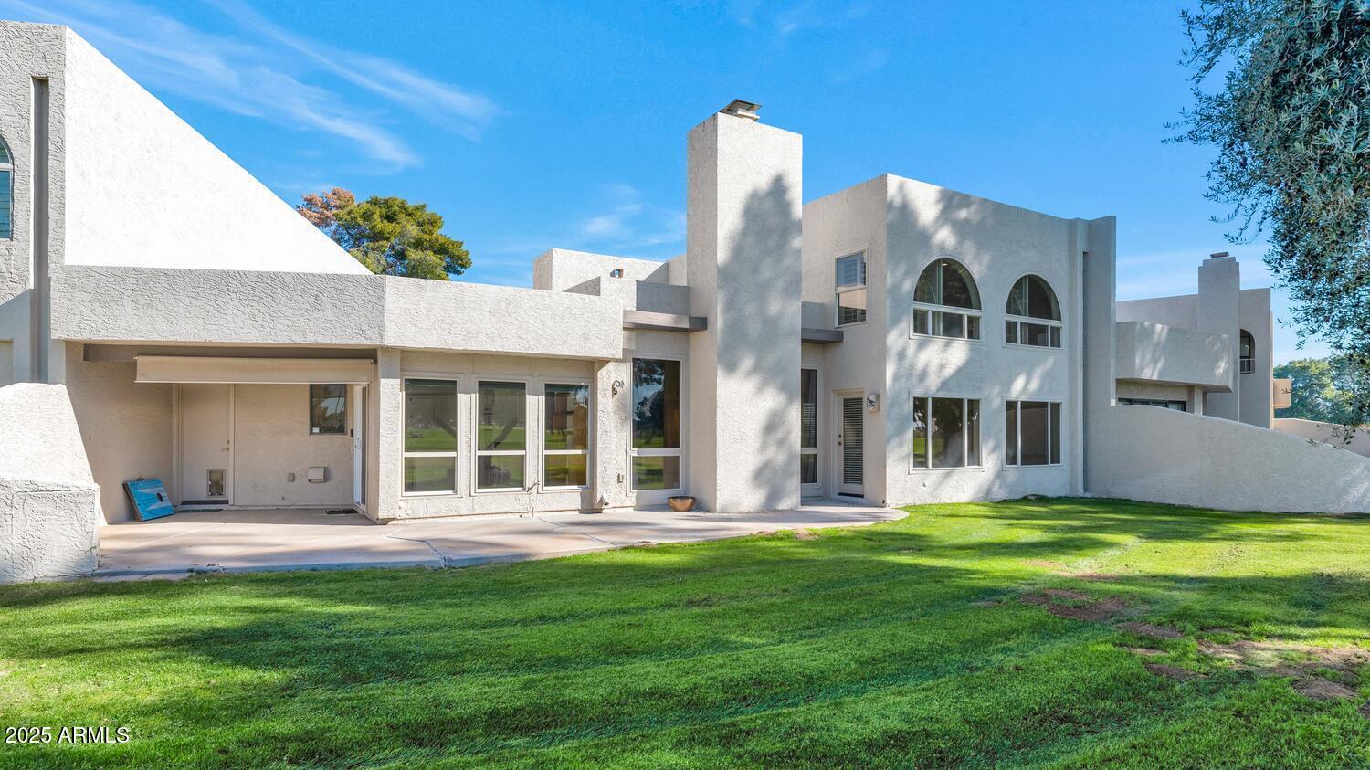 1035 N VISTA VERDE
