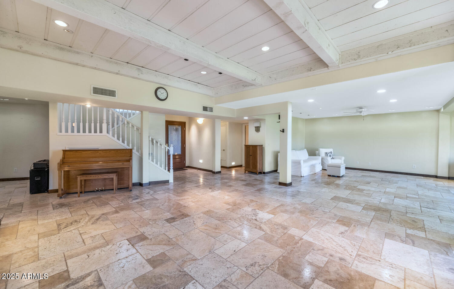 1035 N VISTA VERDE