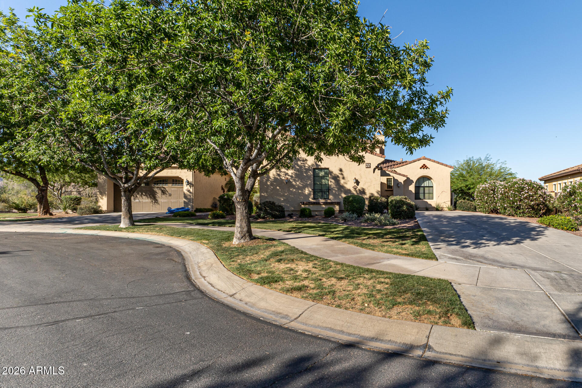 3653 N HOOPER Court