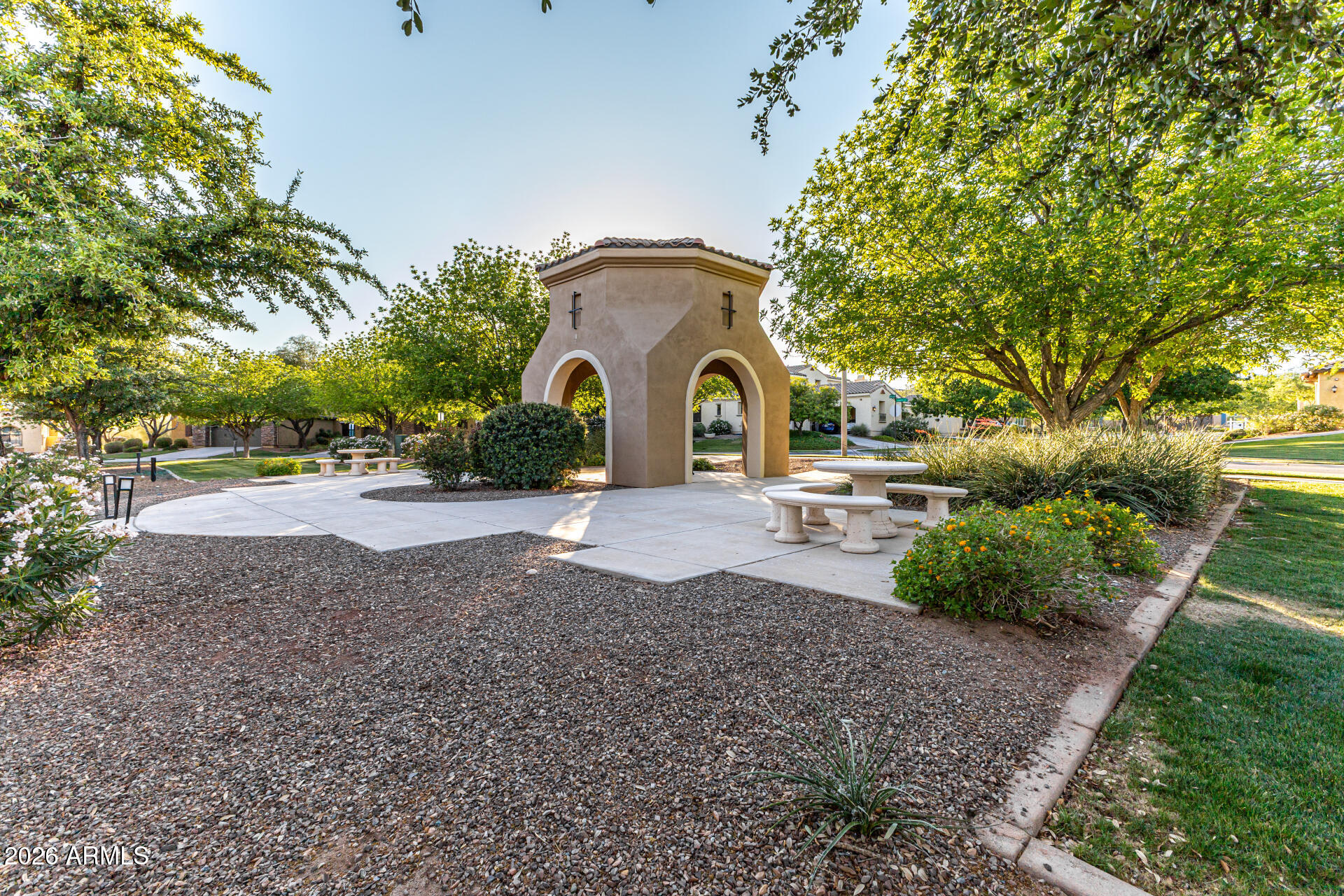 3653 N HOOPER Court