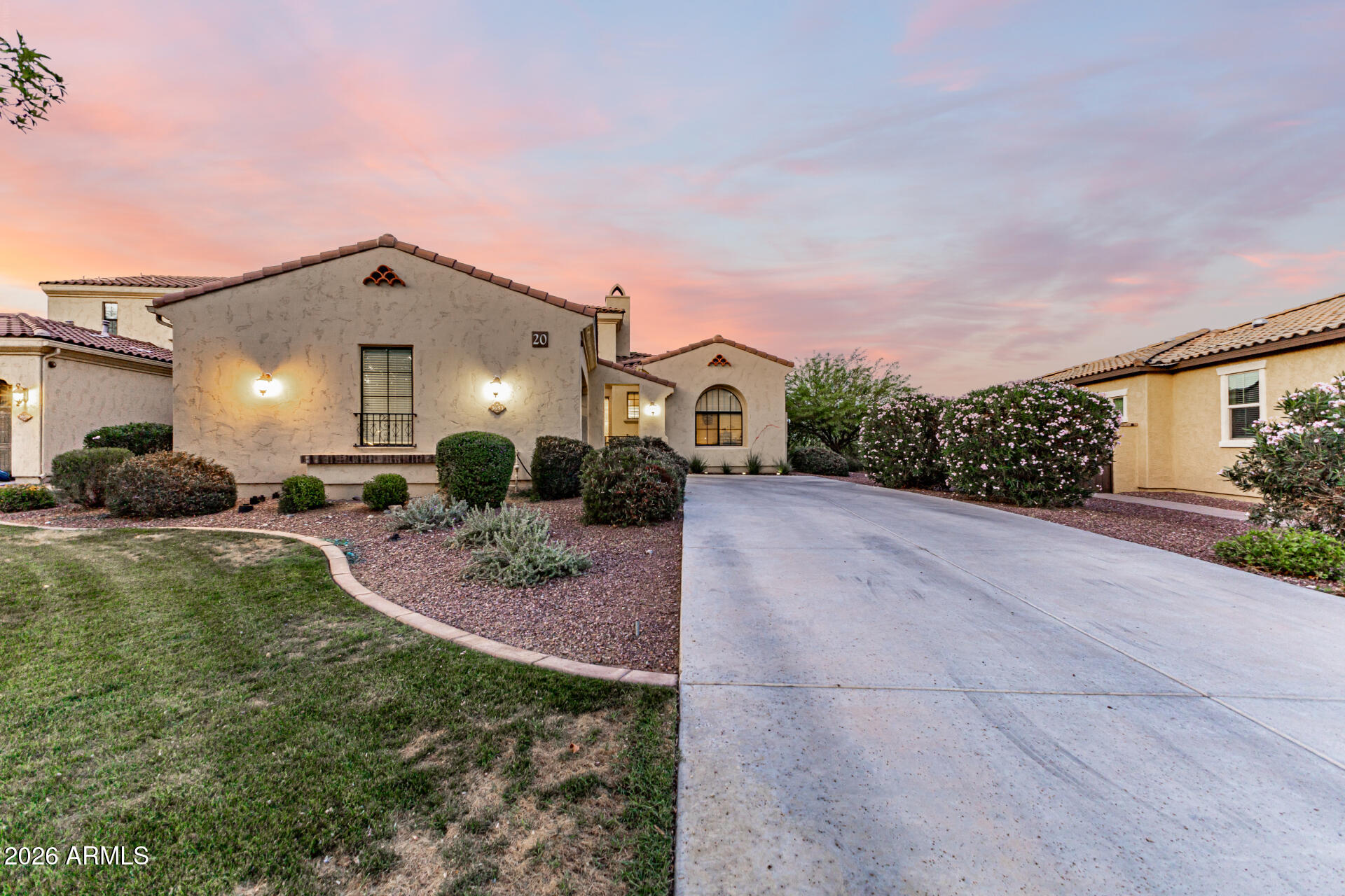 3653 N HOOPER Court