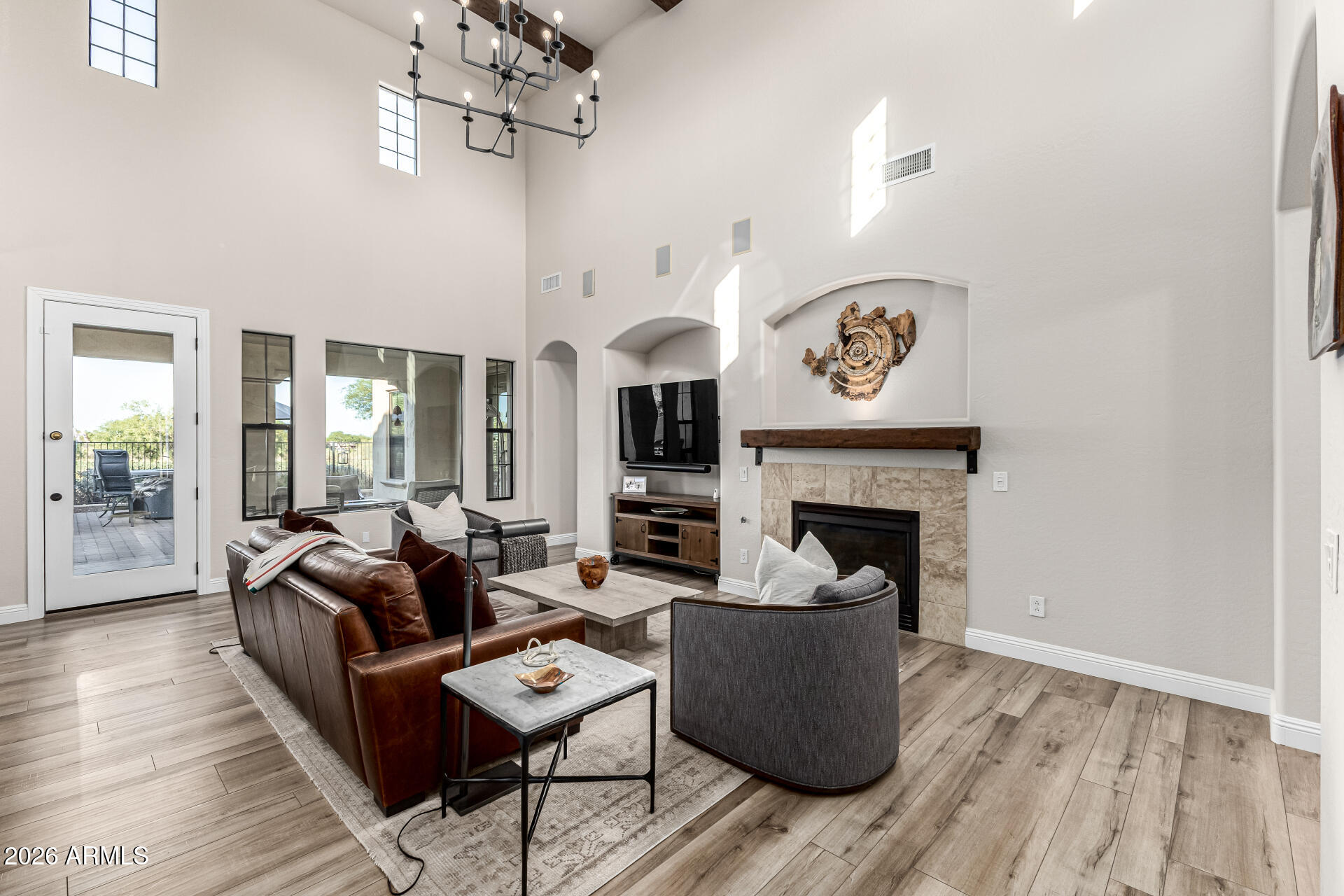 3653 N HOOPER Court