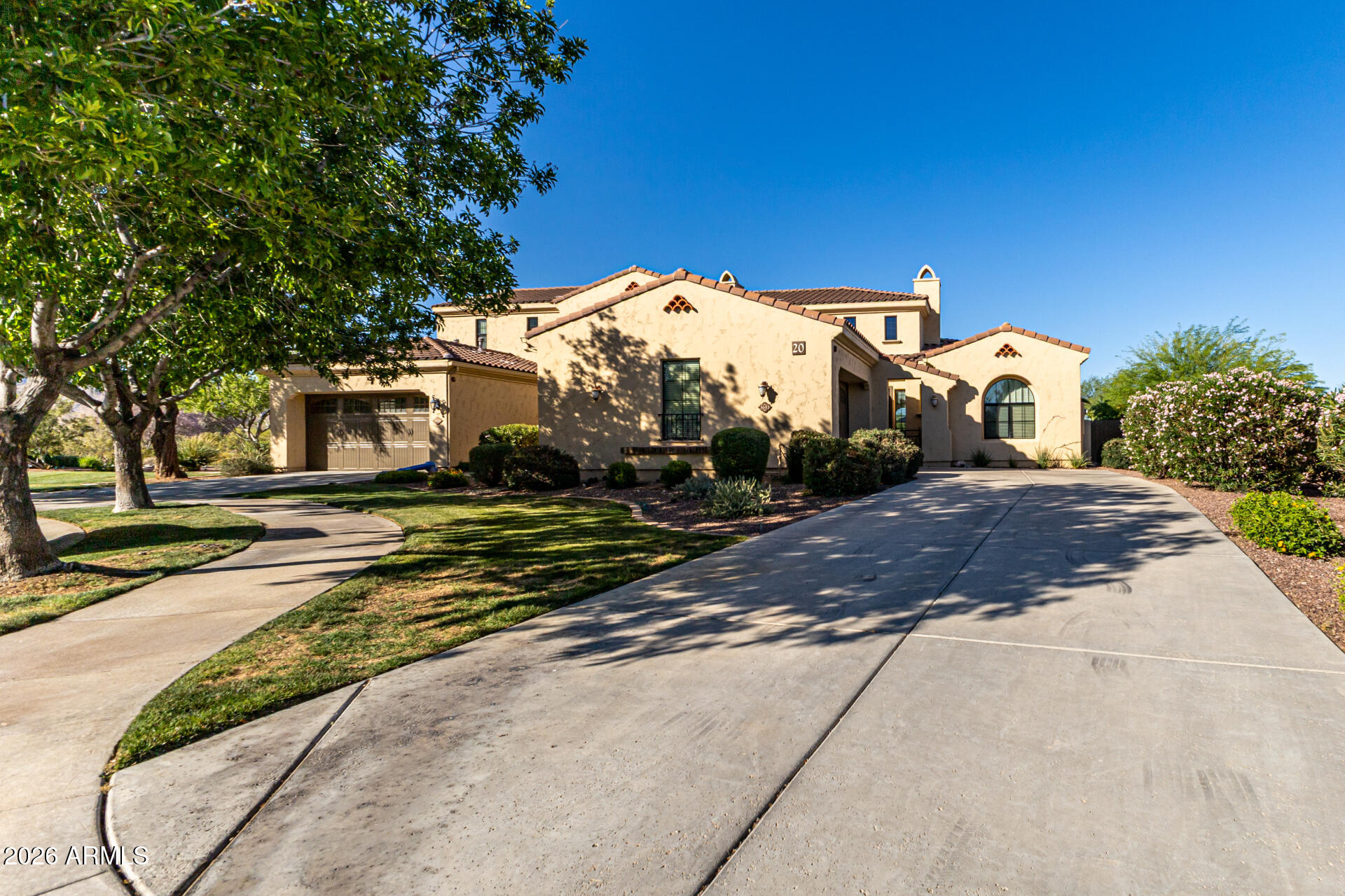3653 N HOOPER Court