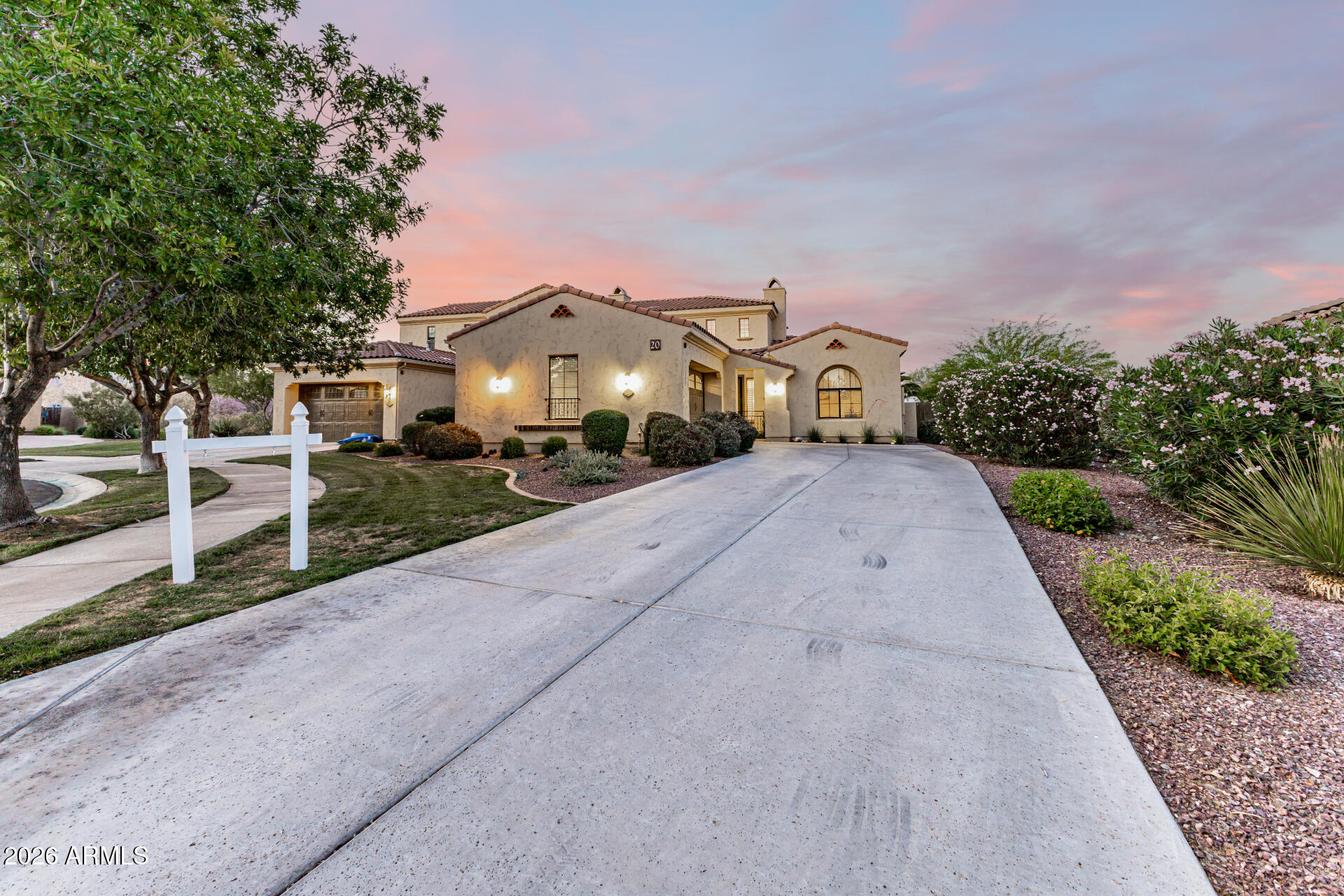 3653 N HOOPER Court