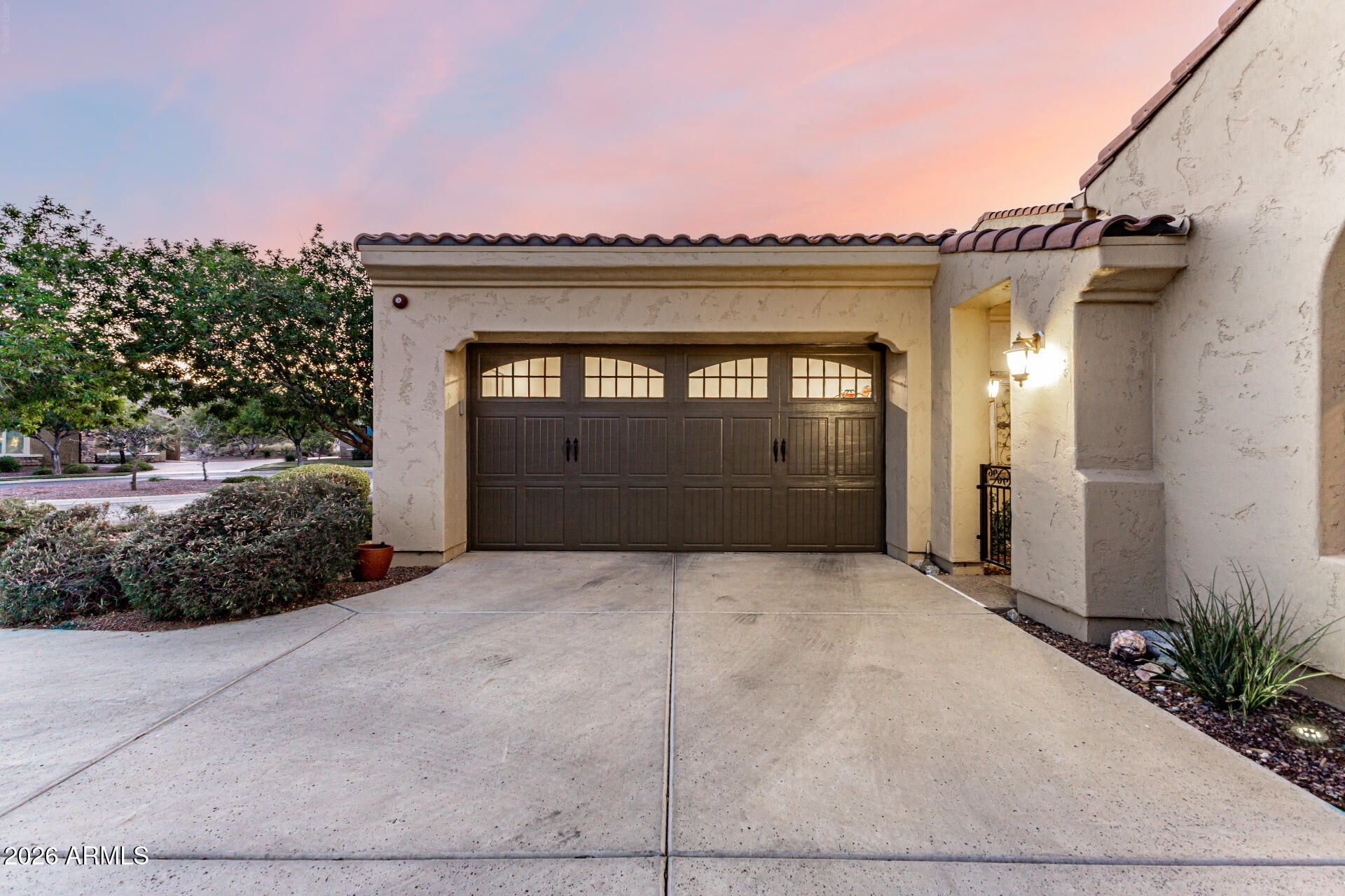 3653 N HOOPER Court