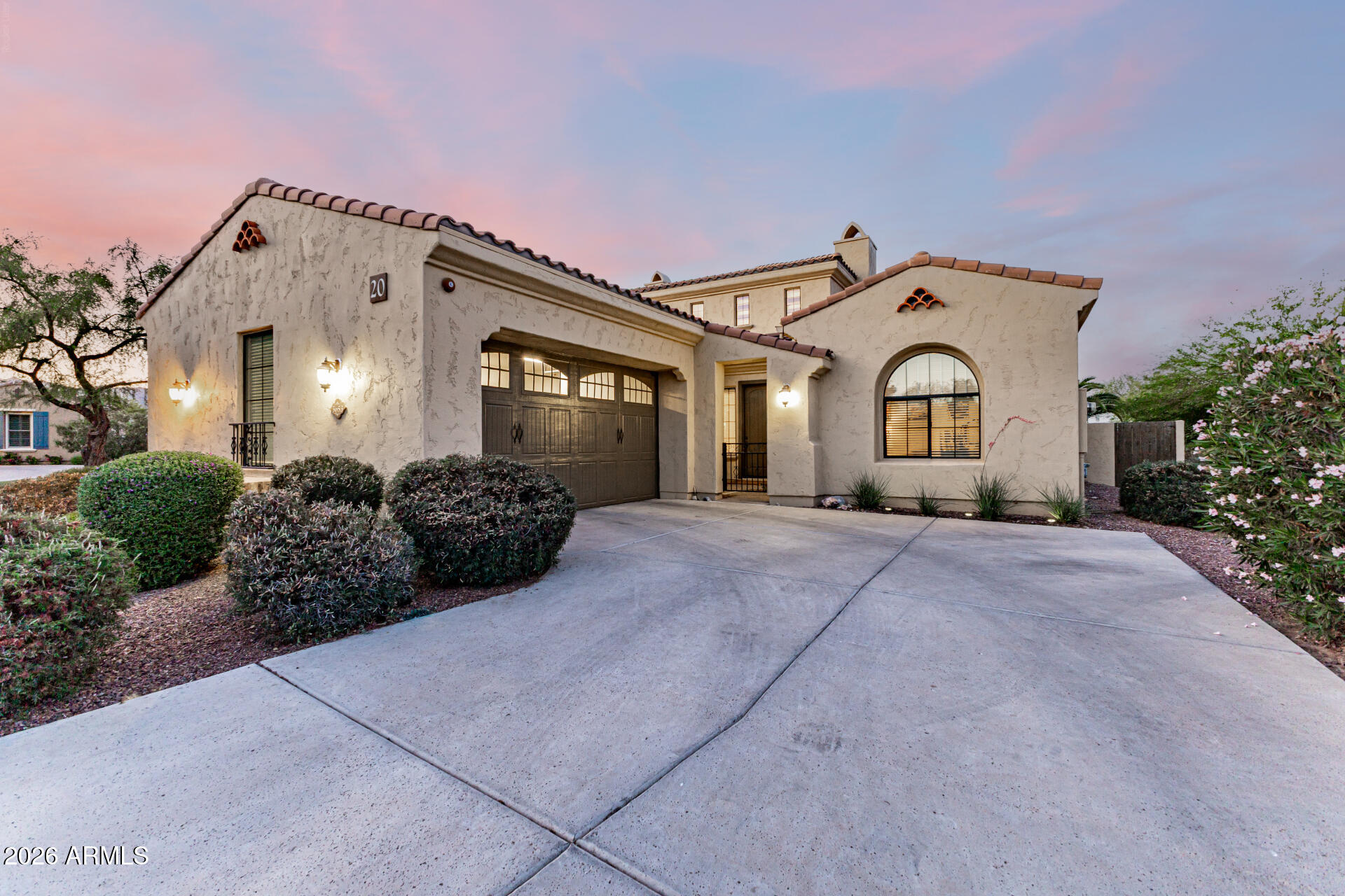 3653 N HOOPER Court