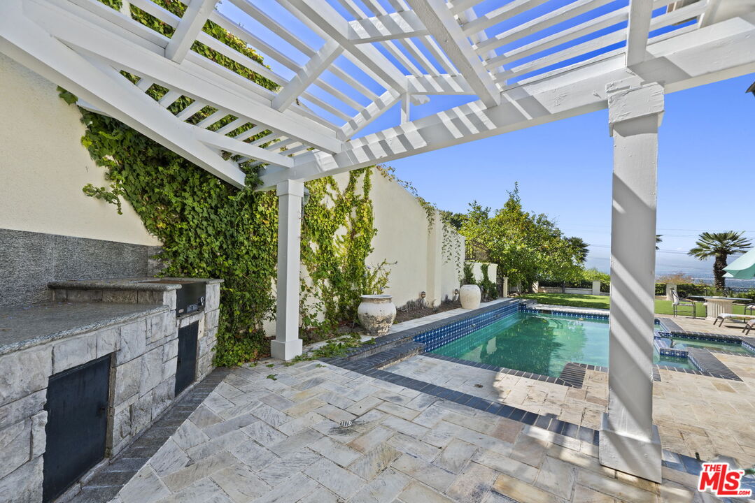 14330 Mulholland Dr