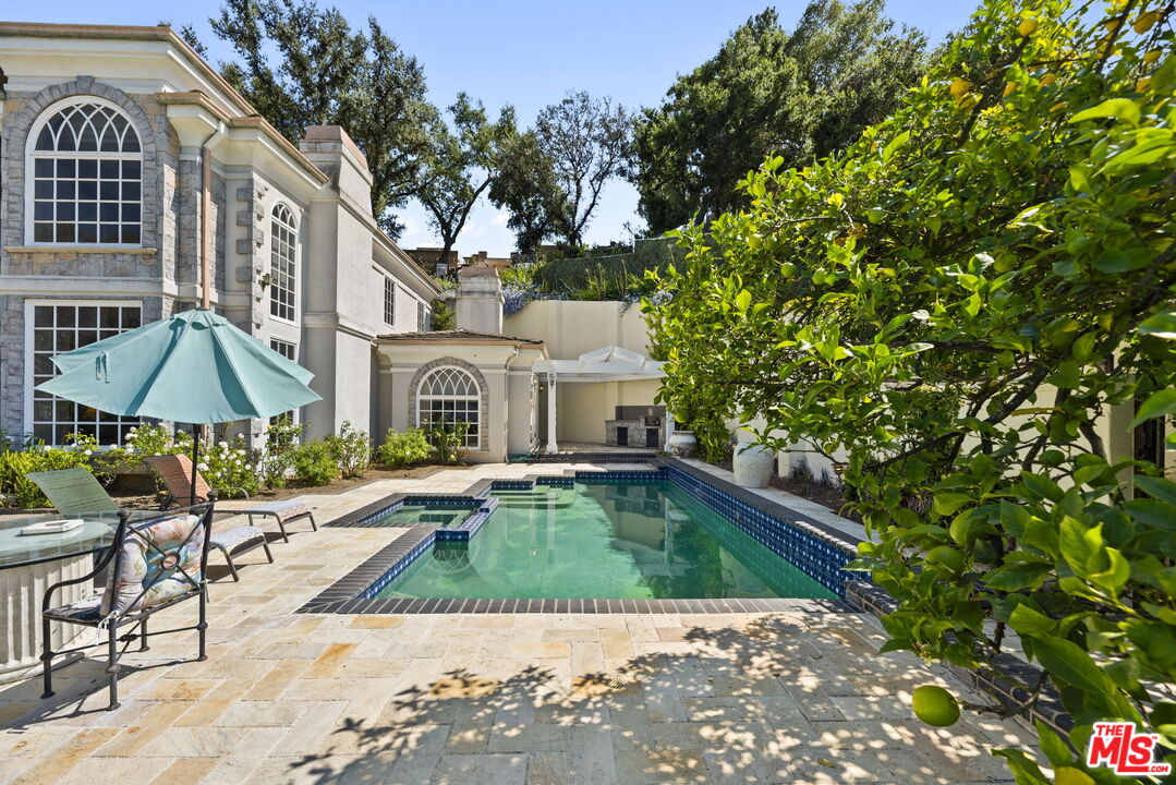 14330 Mulholland Dr