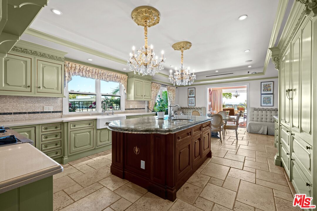 1575 Alexis Pl