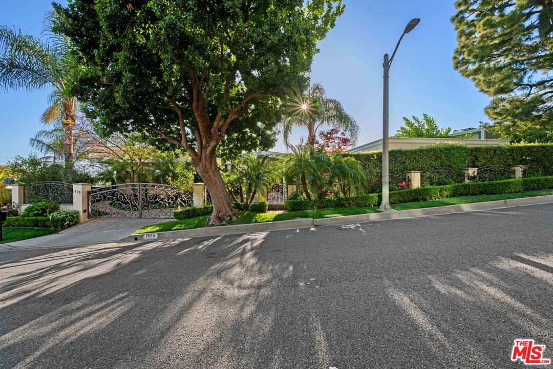 1575 Alexis Pl