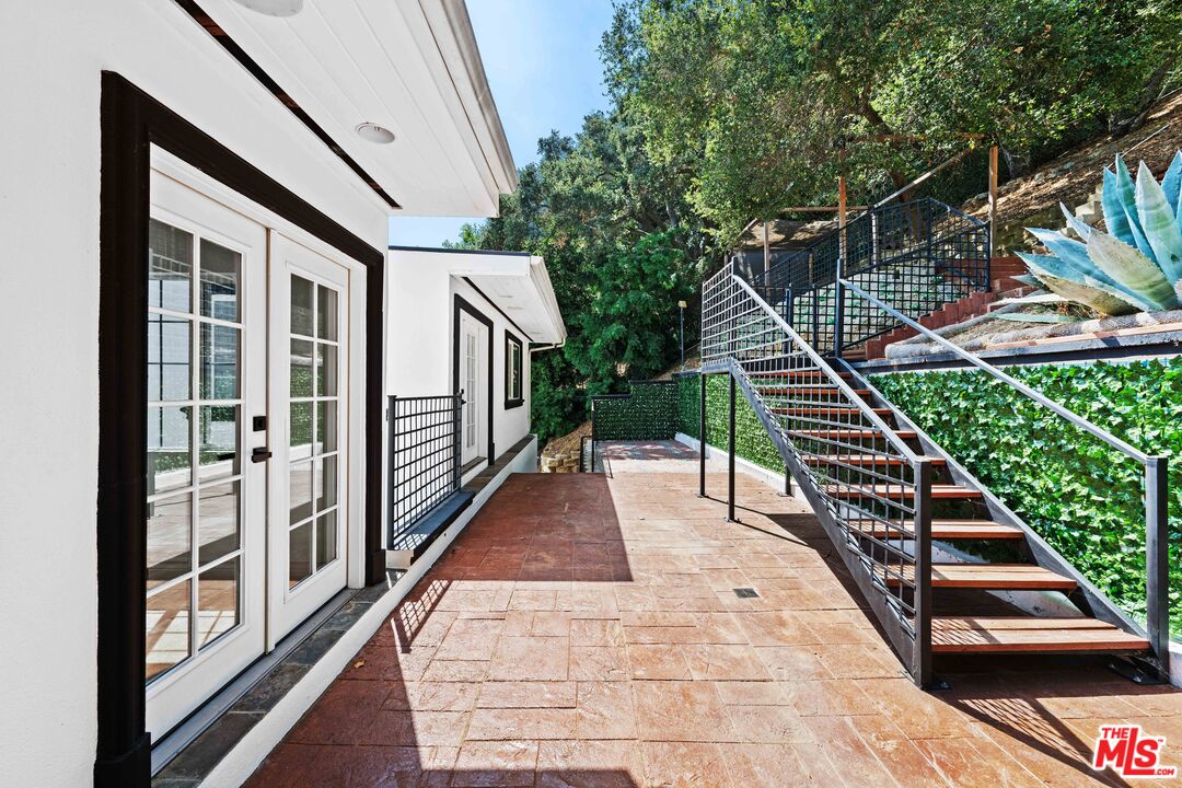 2563 Hutton Dr
