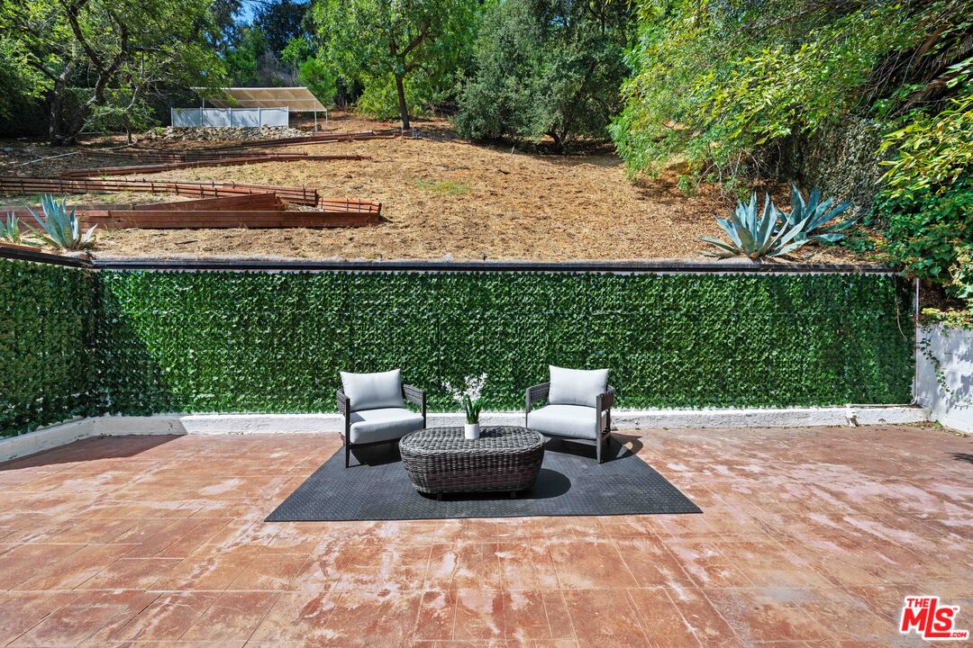 2563 Hutton Dr
