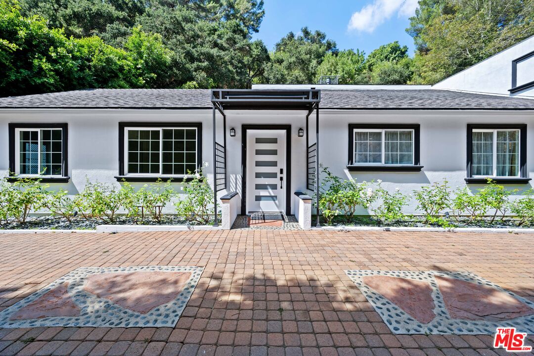 2563 Hutton Dr