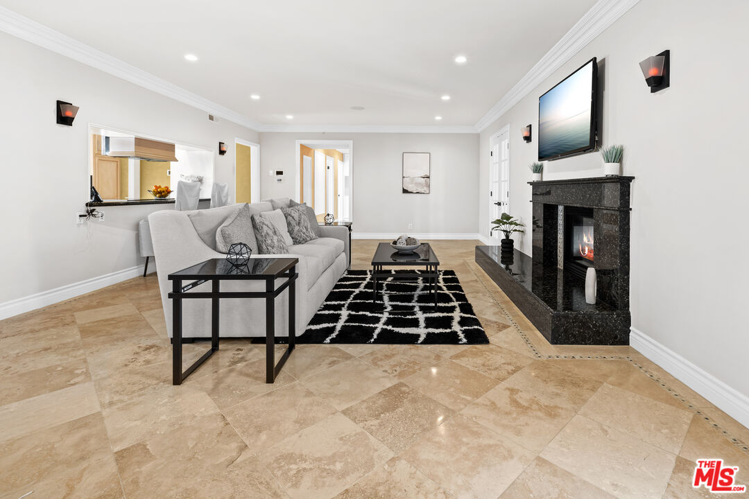 2563 Hutton Dr