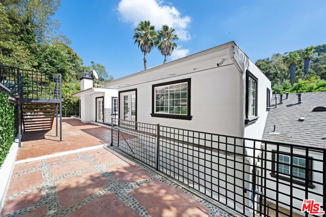 2563 Hutton Dr