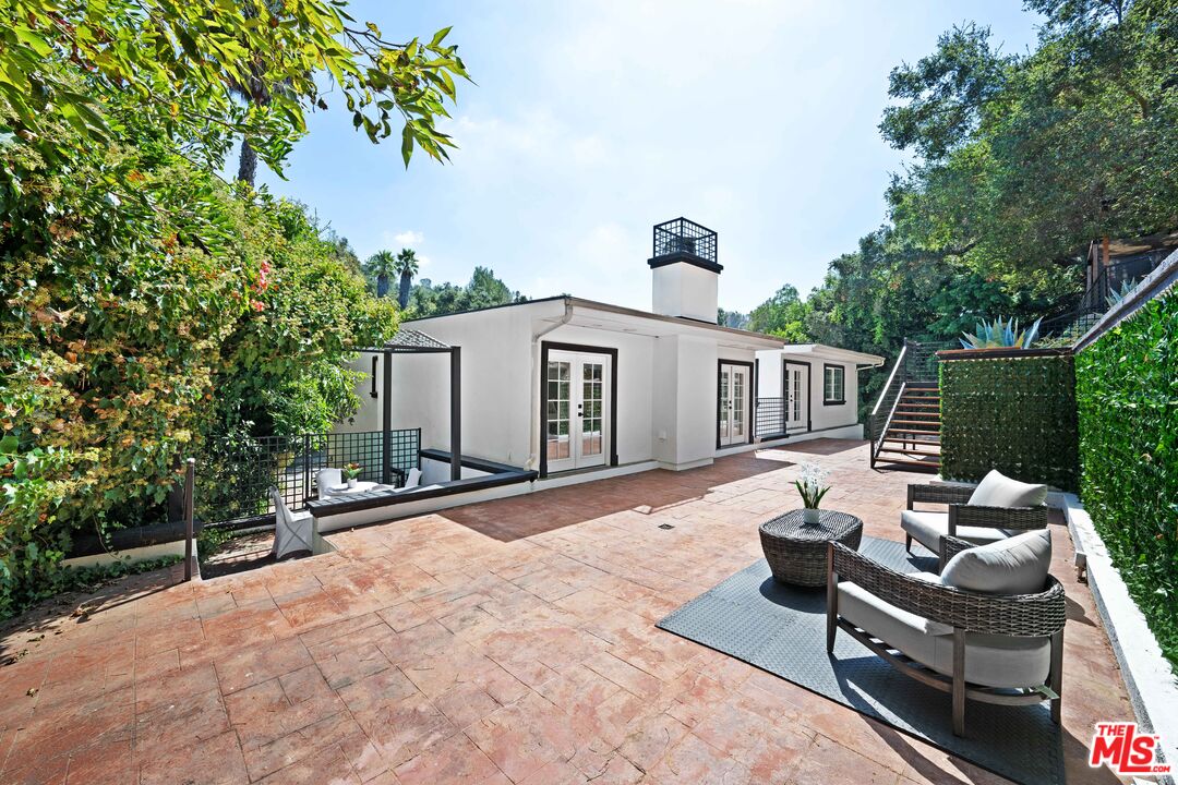 2563 Hutton Dr