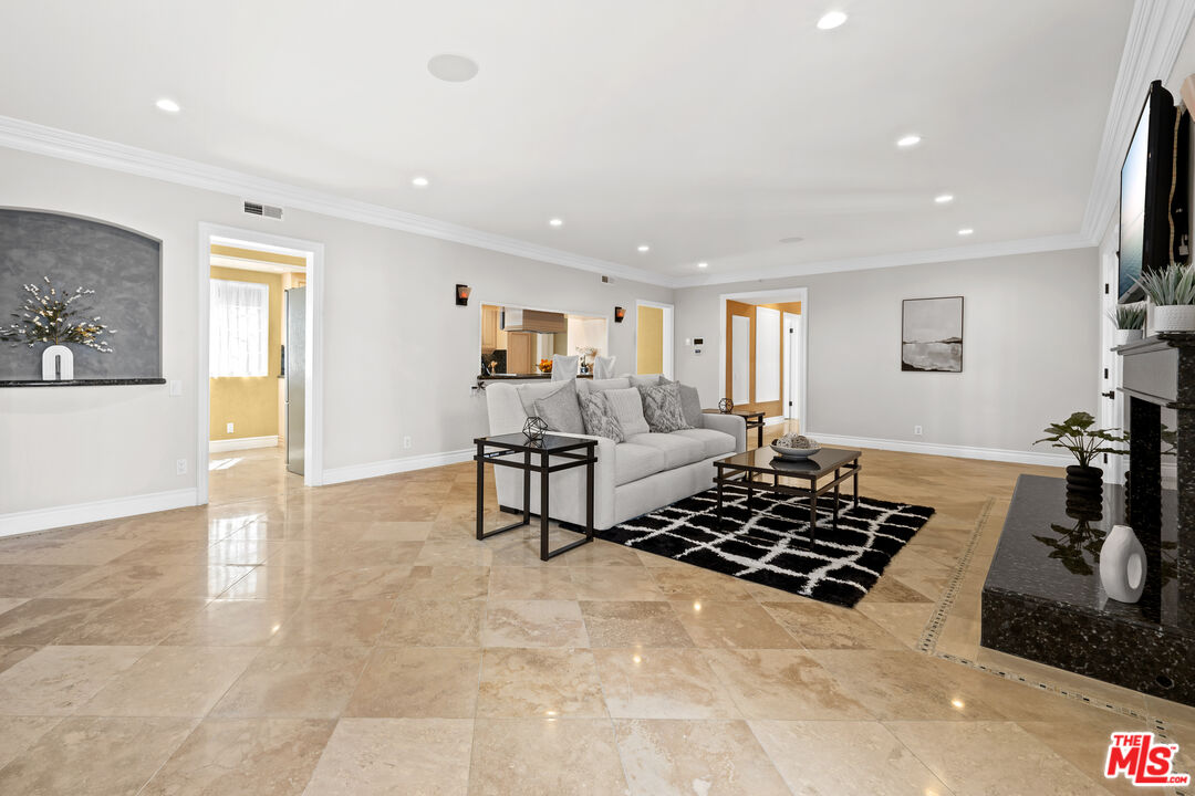 2563 Hutton Dr