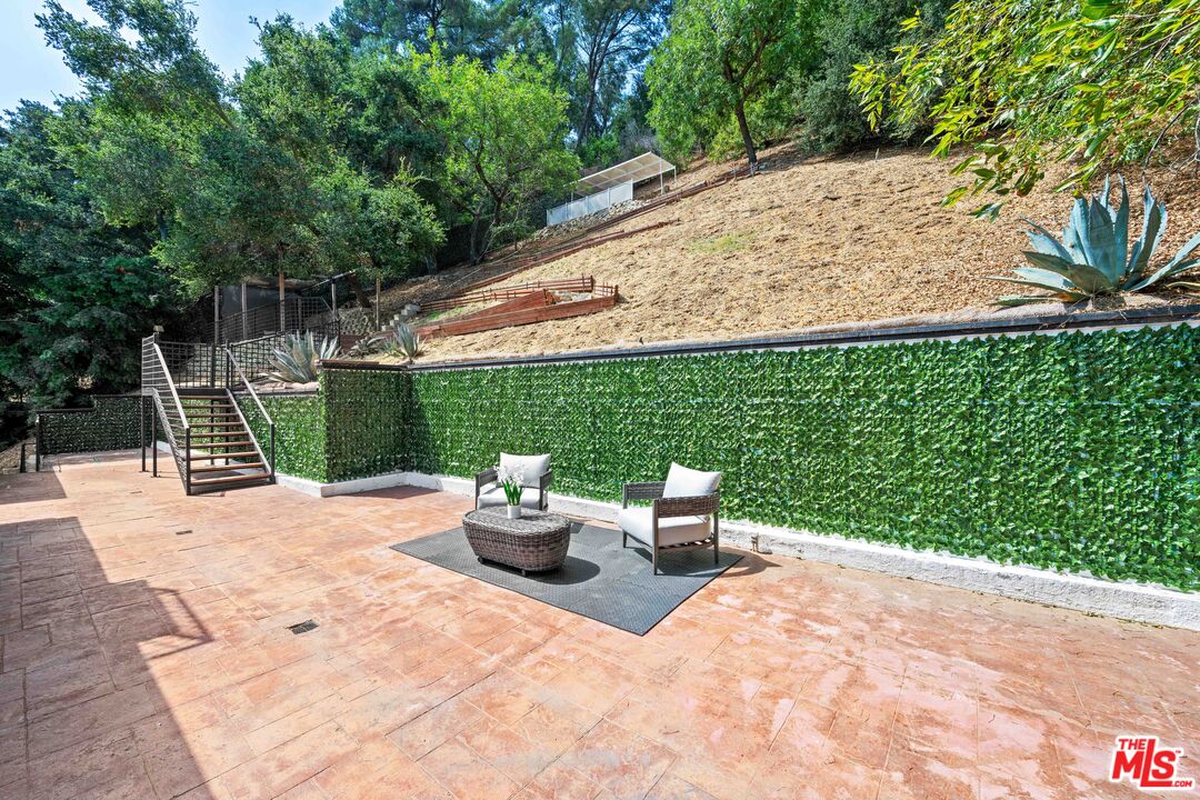 2563 Hutton Dr
