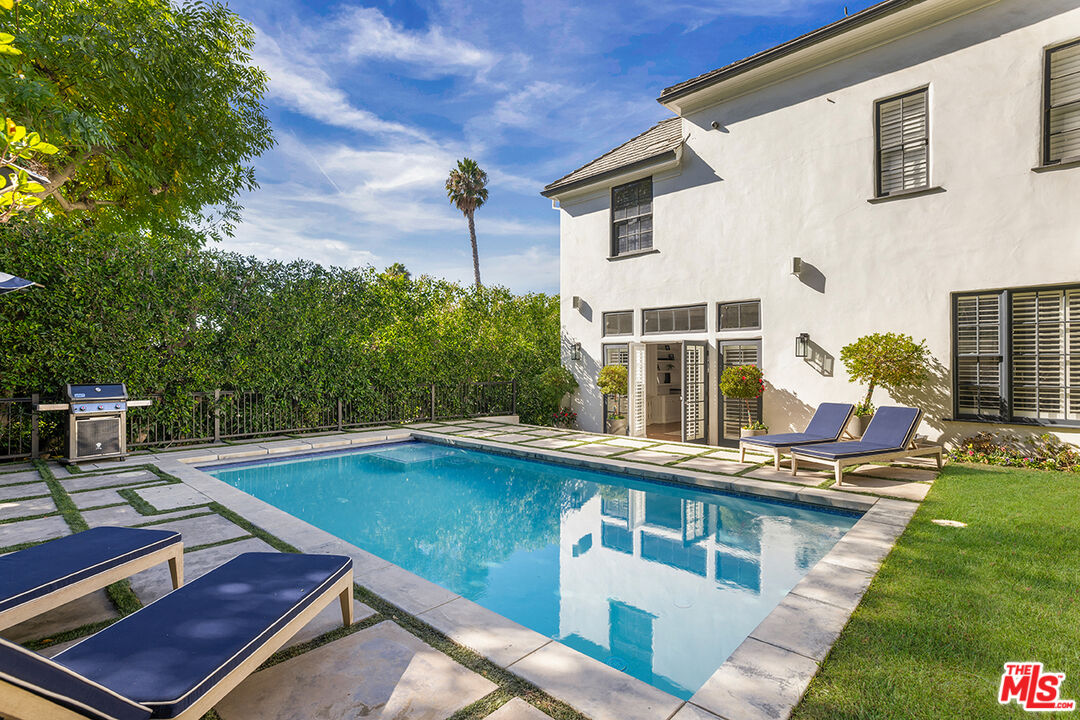 1460 N Doheny Dr