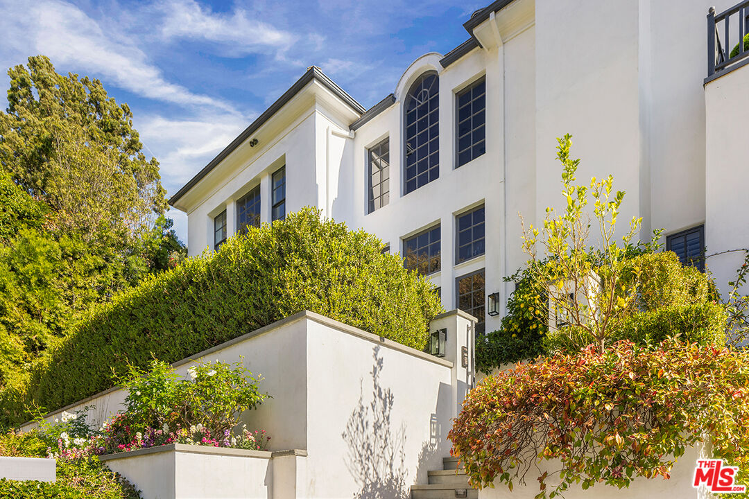 1460 N Doheny Dr