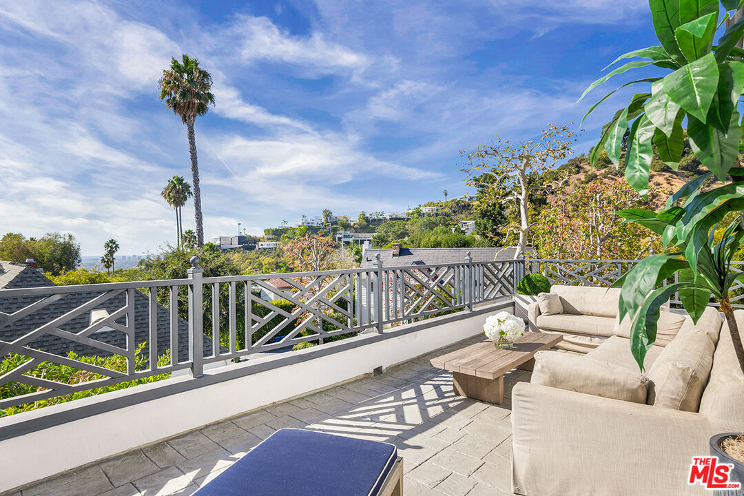 1460 N Doheny Dr