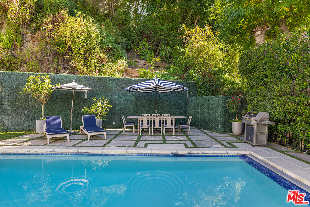 1460 N Doheny Dr