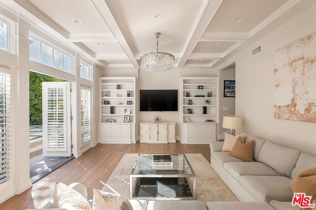 1460 N Doheny Dr