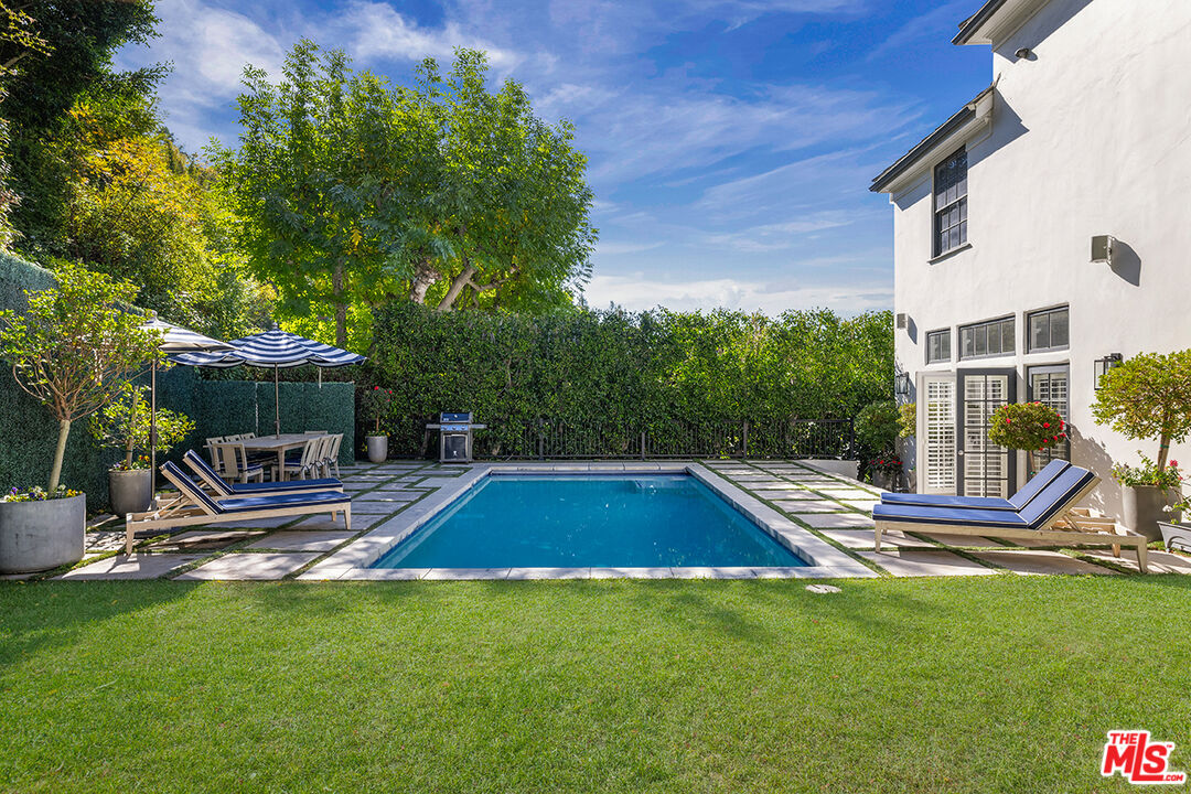1460 N Doheny Dr